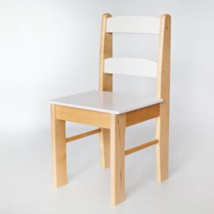 Drewniane krzesełko dla dziecka