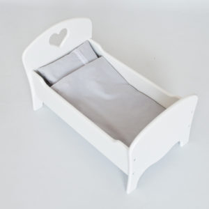 Drewniane łóżeczko dla lalek z pościelą - biało-szare