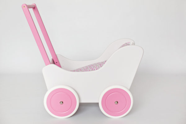 Drewniany wózek dla lalek - pchacz Tola - biel połączona z pastelowym różem