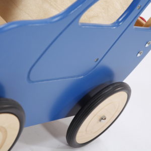 Drewniany wózek – pchacz Autko – niebieska benzyna