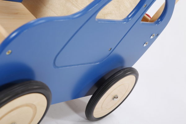 Drewniany wózek – pchacz Autko – niebieska benzyna